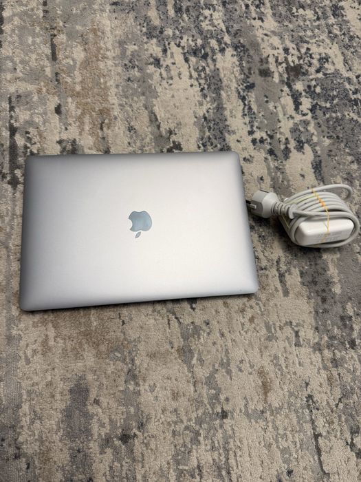 MacBook Pro 13 2020 16/512gb with touch bar