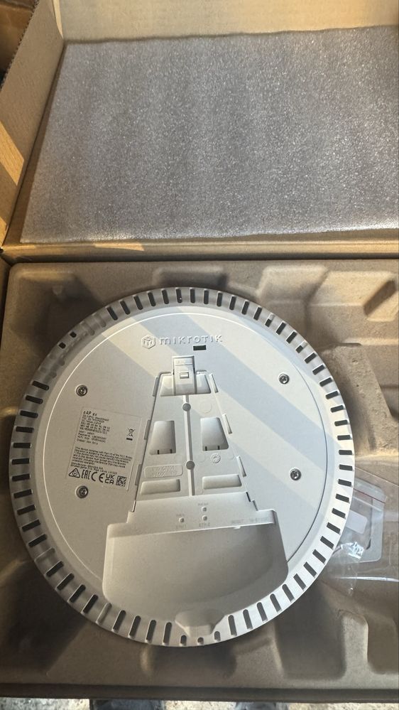 Продам новий комутатор mikrotik та 2 точки доступу mikrotik cap ax