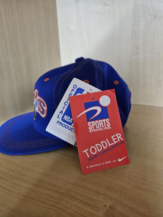 CzapkaCzapka z daszkiem dla dzieci NBA vintage New York Knicks