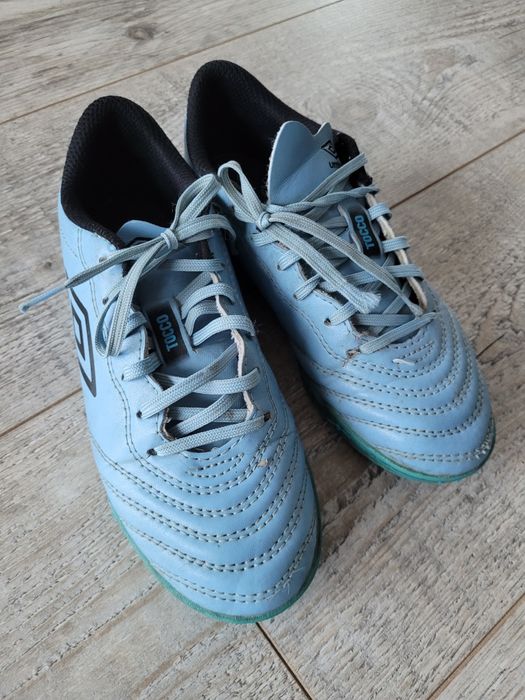Buty dziecięce piłkarskie halowe Umbro 35
