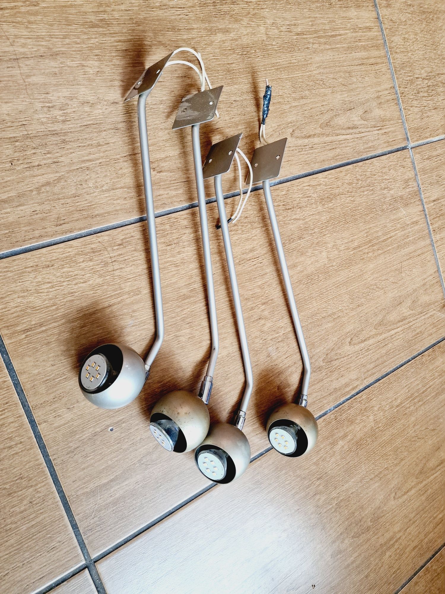 Lampki mocowane na szafkę komplet 4szt