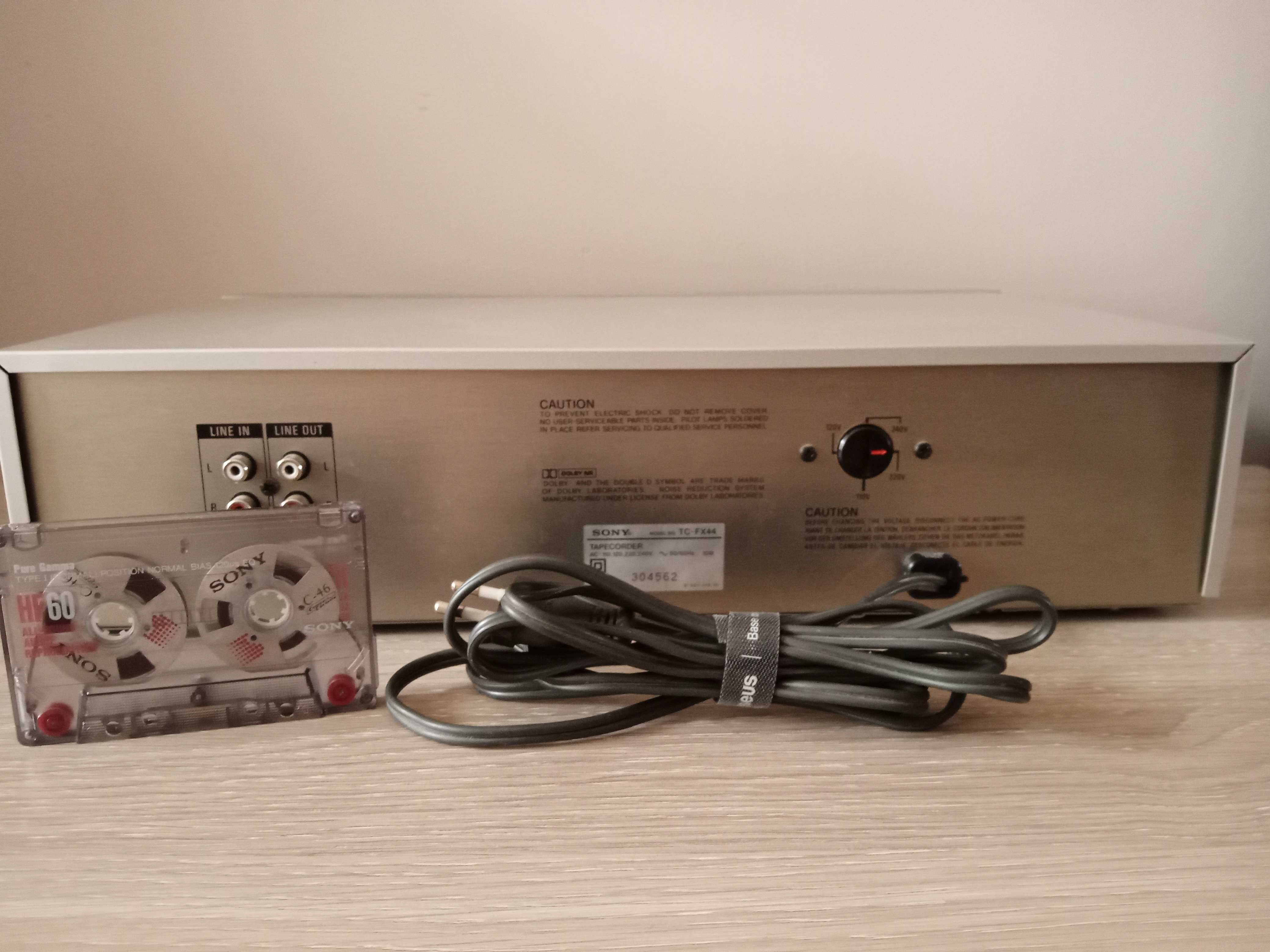 Magnetofon kasetowy deck Sony TC-FX44 lata 80-te.