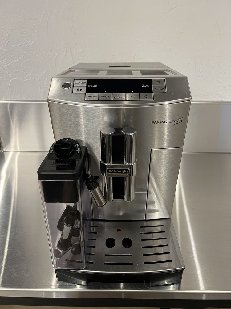 Кавоварка Delonghi Primadonna S