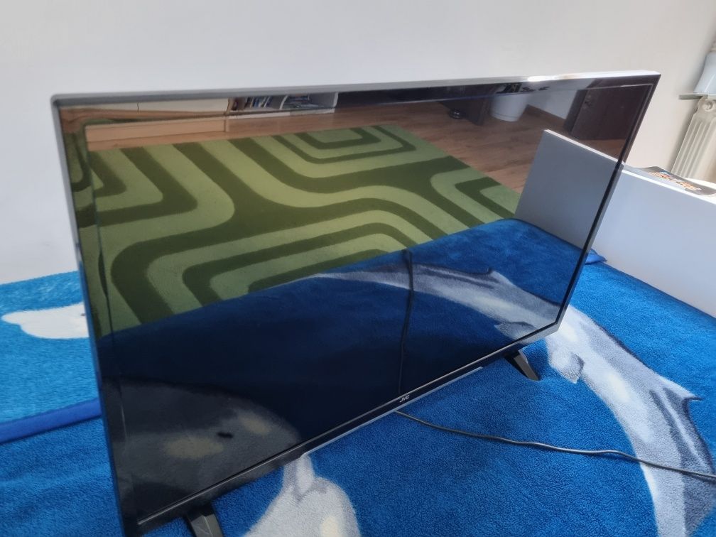 Telewizor 32' JVC  + dekoder MANTA