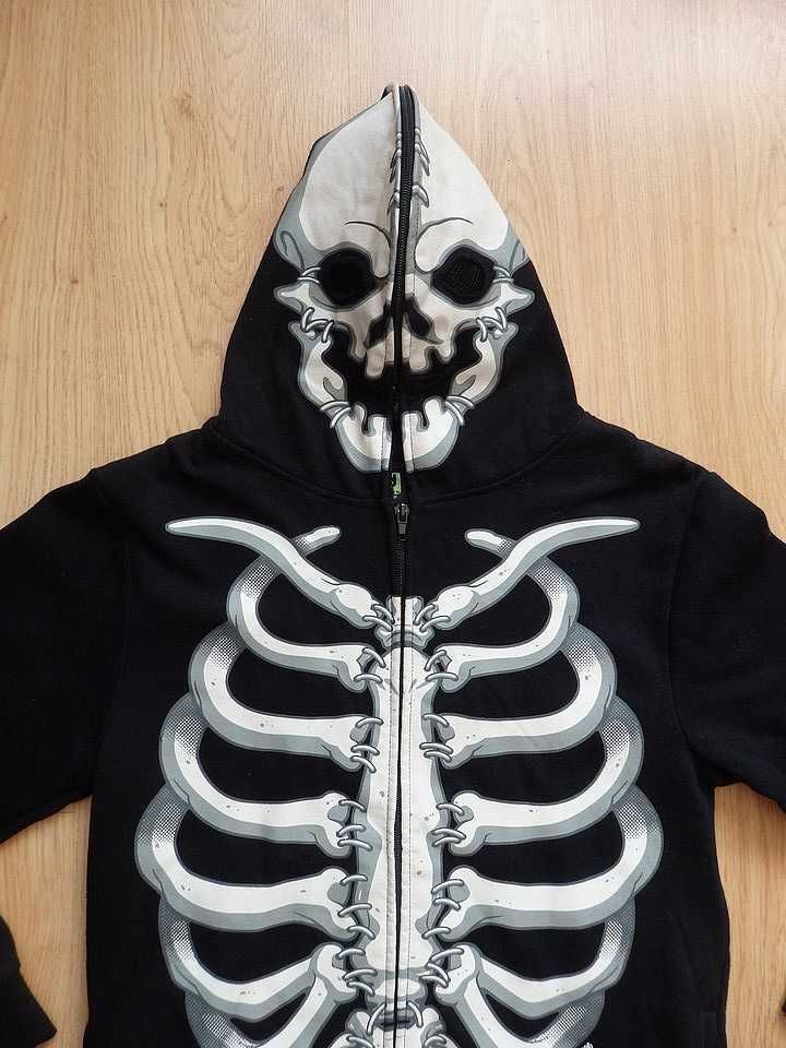 Bluza Kościotrup z maską w kapturze.