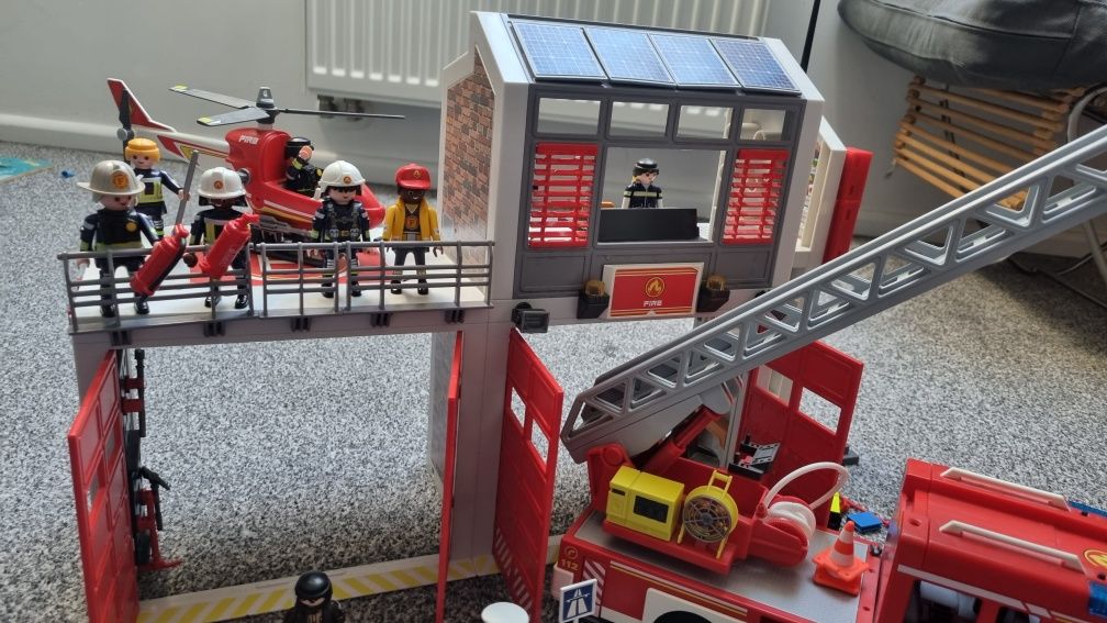 Mega zestaw Remiza strażacka wóz strażacki Playmobil