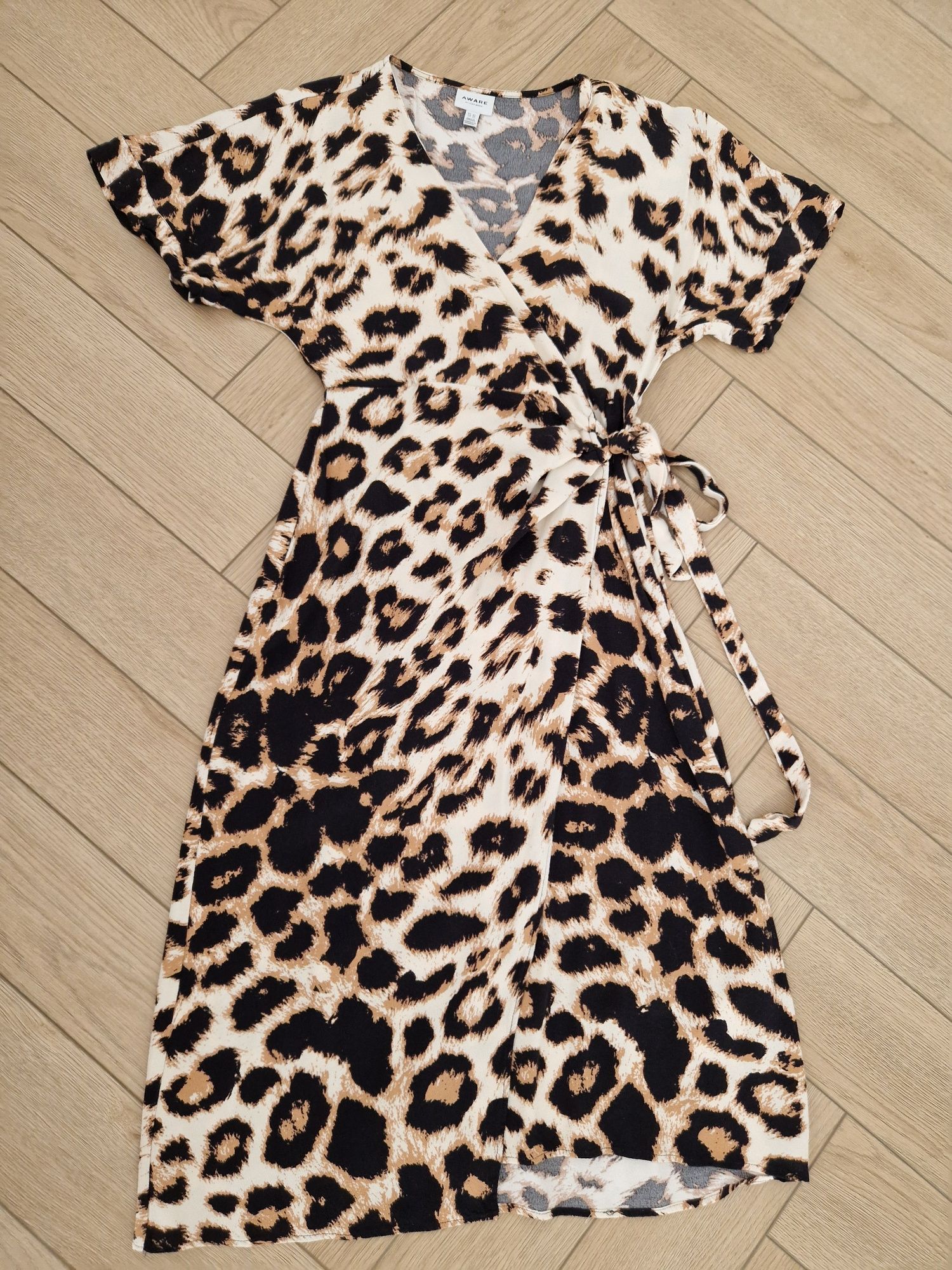 Kopertowa sukienka midi xs Aware Vero moda