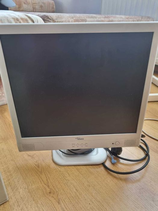 Kolorowy monitor komputerowy Fujitsu Siemens C17-2