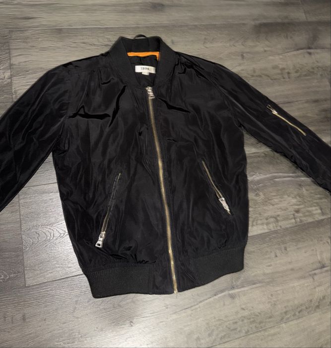 Джинсовая куртка стильная оверсайз и черный бомбер приталенный