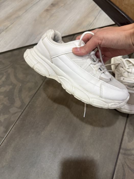 Кросівки на дівчинку