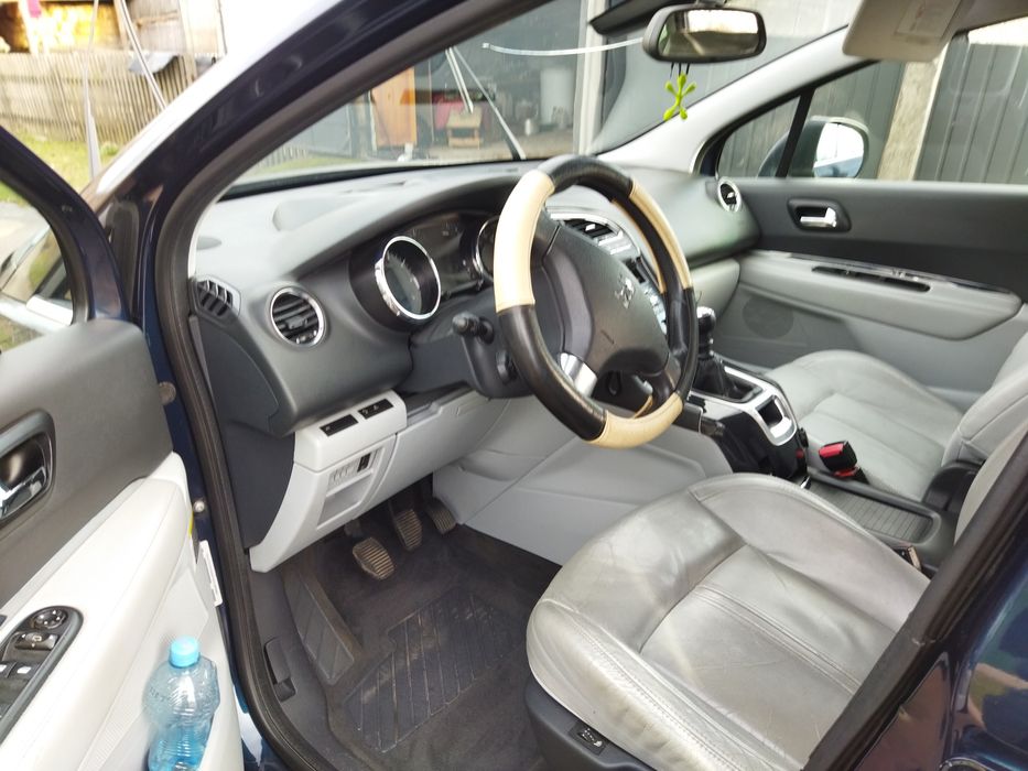 Продам авто Пежо 5008