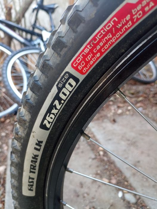 Bicicleta de montanha BTT criança Specialized	- Como Nova. Roda 26*