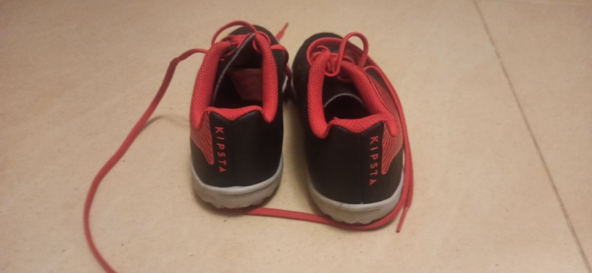 Buty turfy kipsta, r 32, stan bdb
