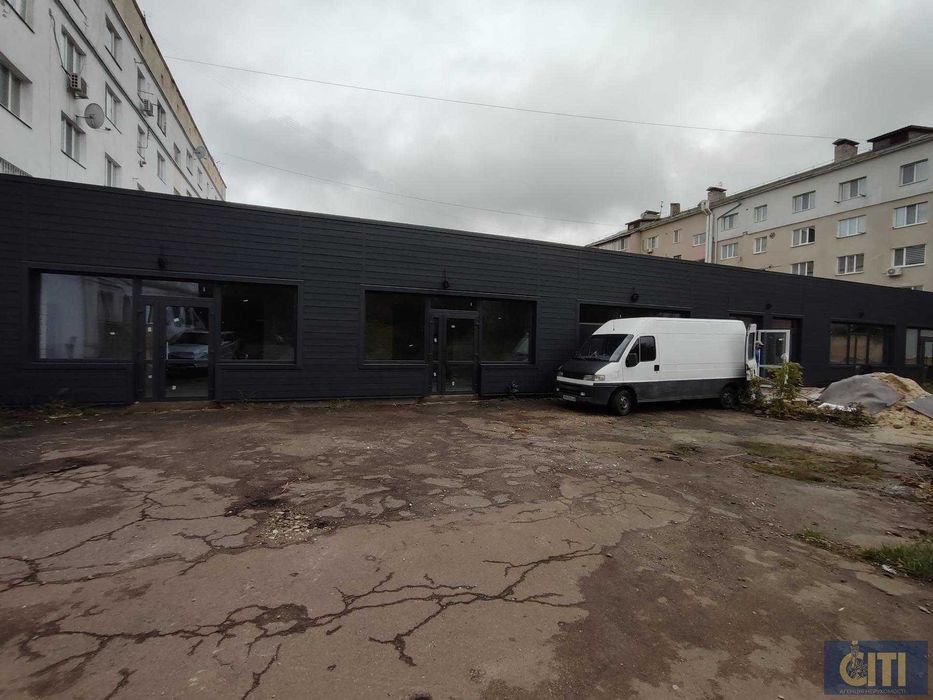 №:20410 - Фасадна окремо розташована будівля 710 кв.м. на Польовій