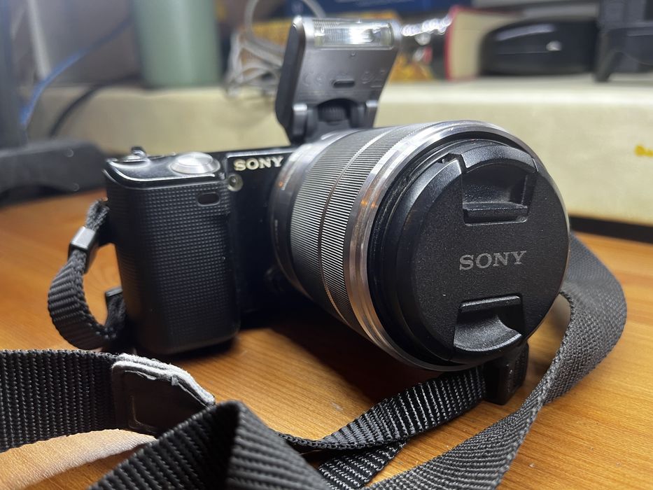 Sony nex 5 + dwie baterie + ładowarka + kabel