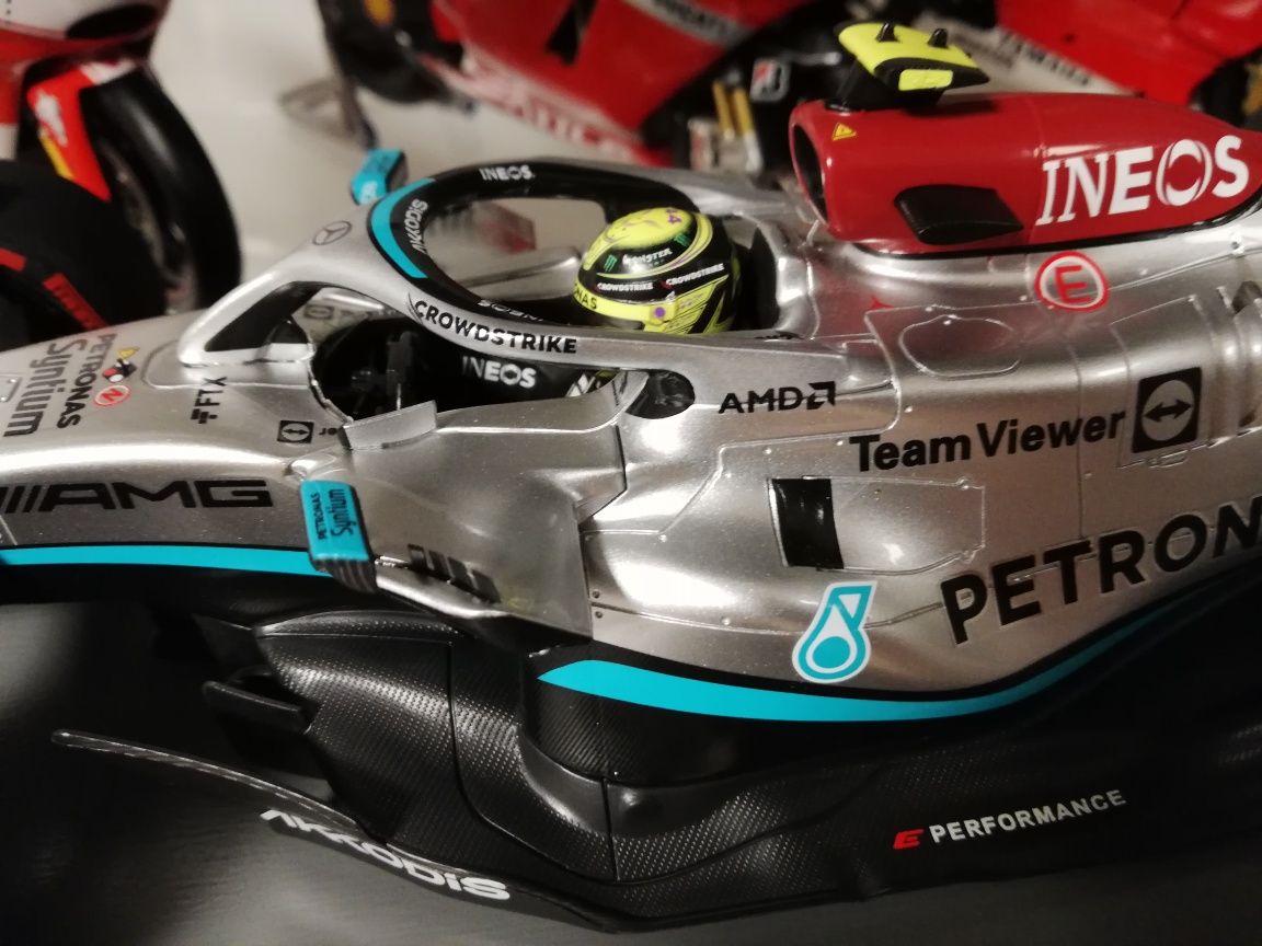 Miniatura F1 1/18 Mercedes Hamilton 2022 Spark Bahrain