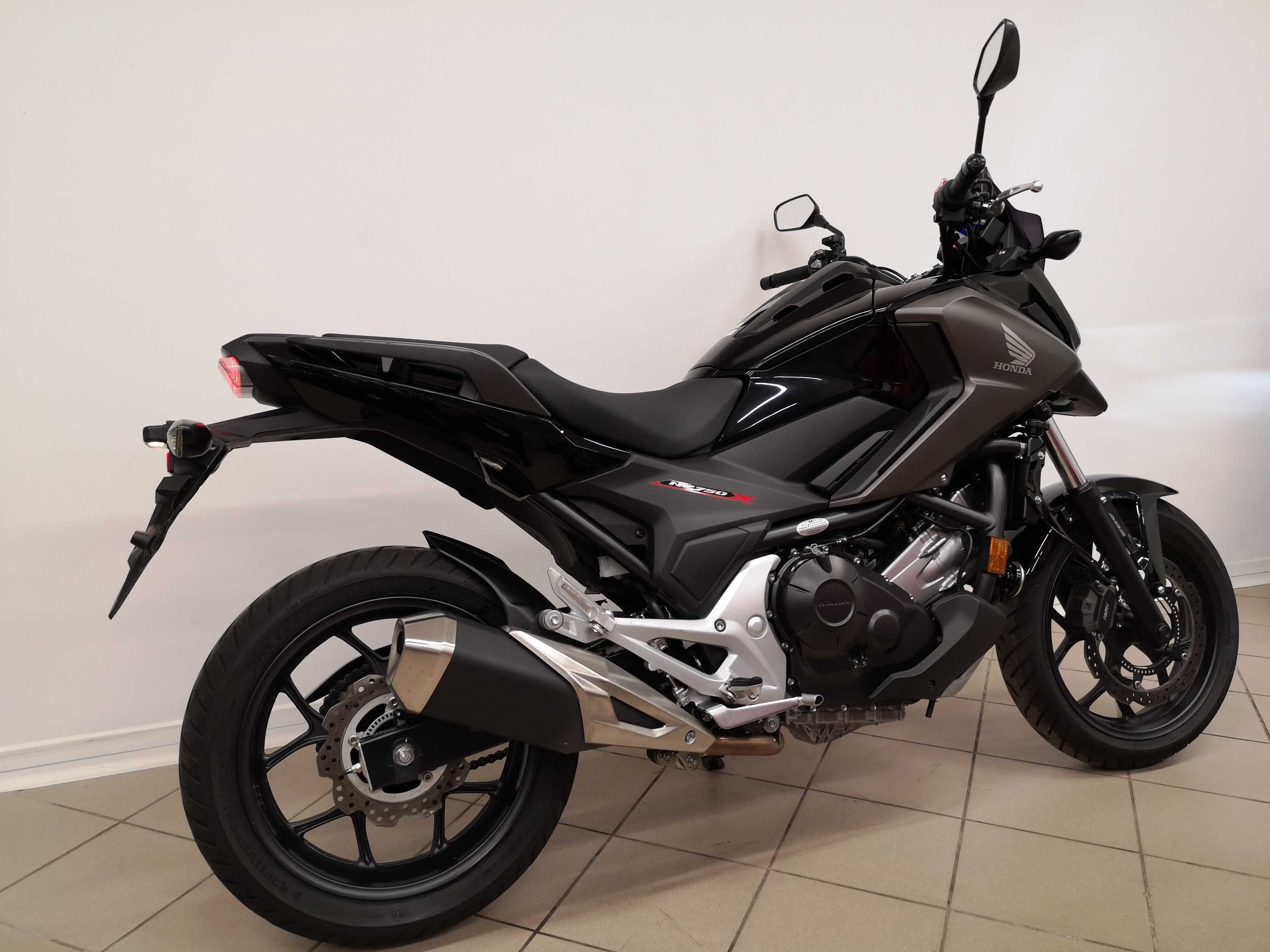Honda NC 750 X I właściciel z Niemiec Tylko 015000 km !!! Jak NOWA !!!
