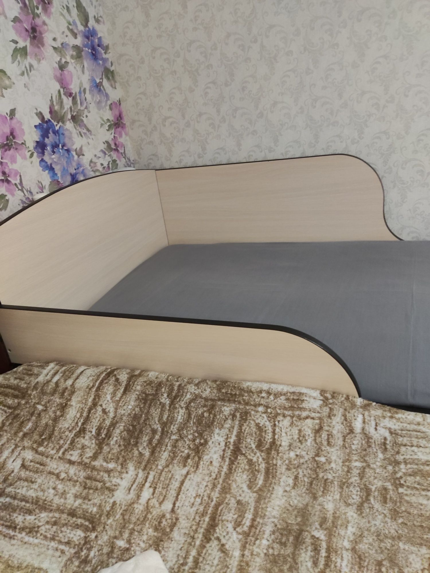 Кровать с матрасом подростковая