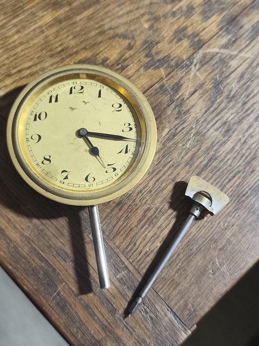 Stary zegarek samochodowy