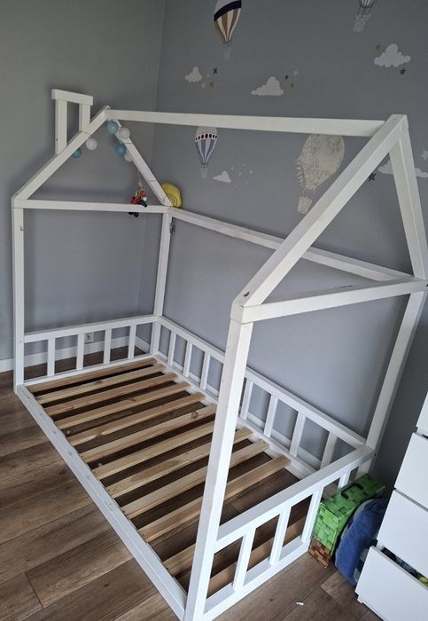 Łóżko dziecięce domek