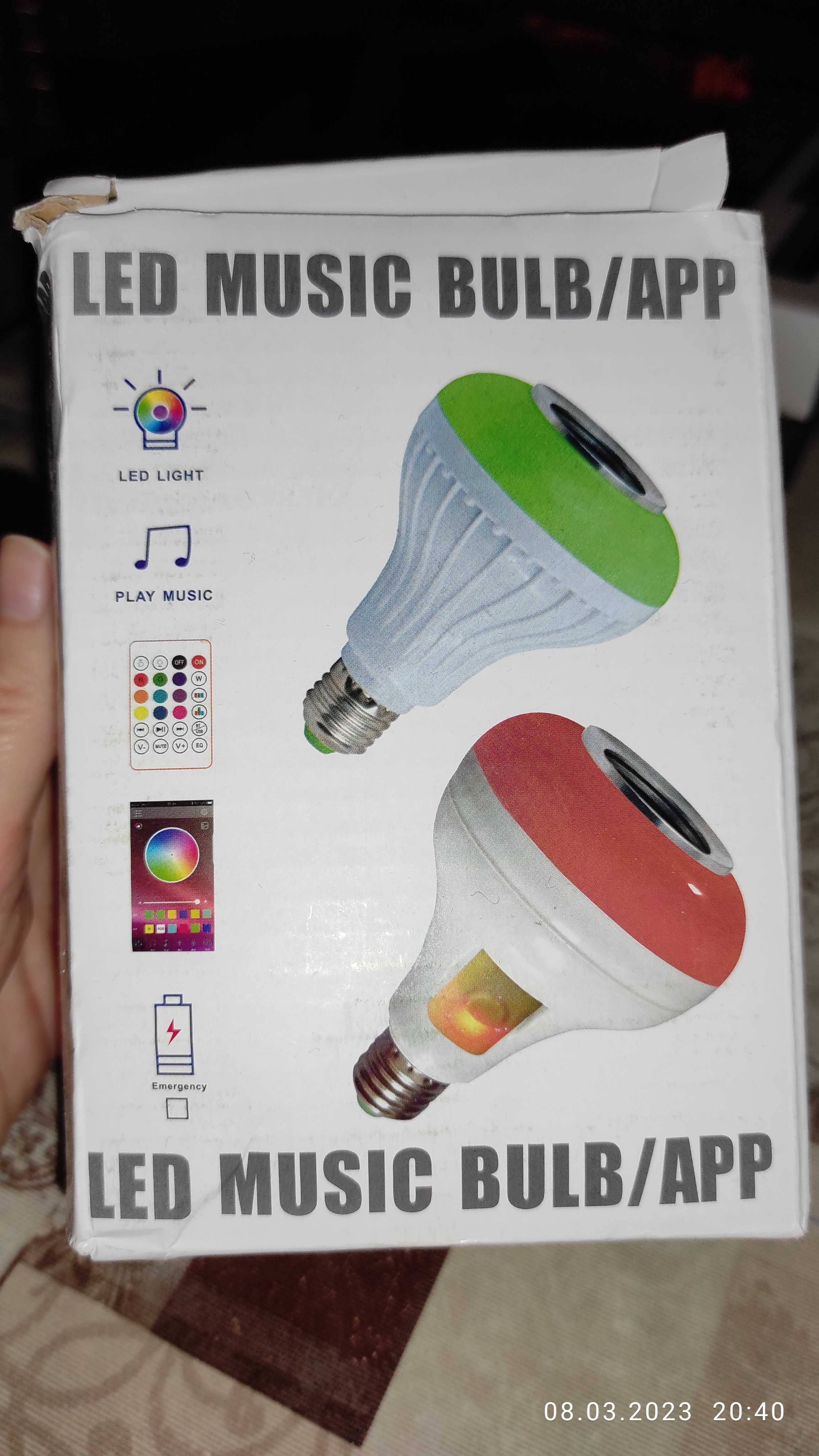 Żarówka kolorowa led rgb z wbudowanym głośnikiem Bluetooth +pilot