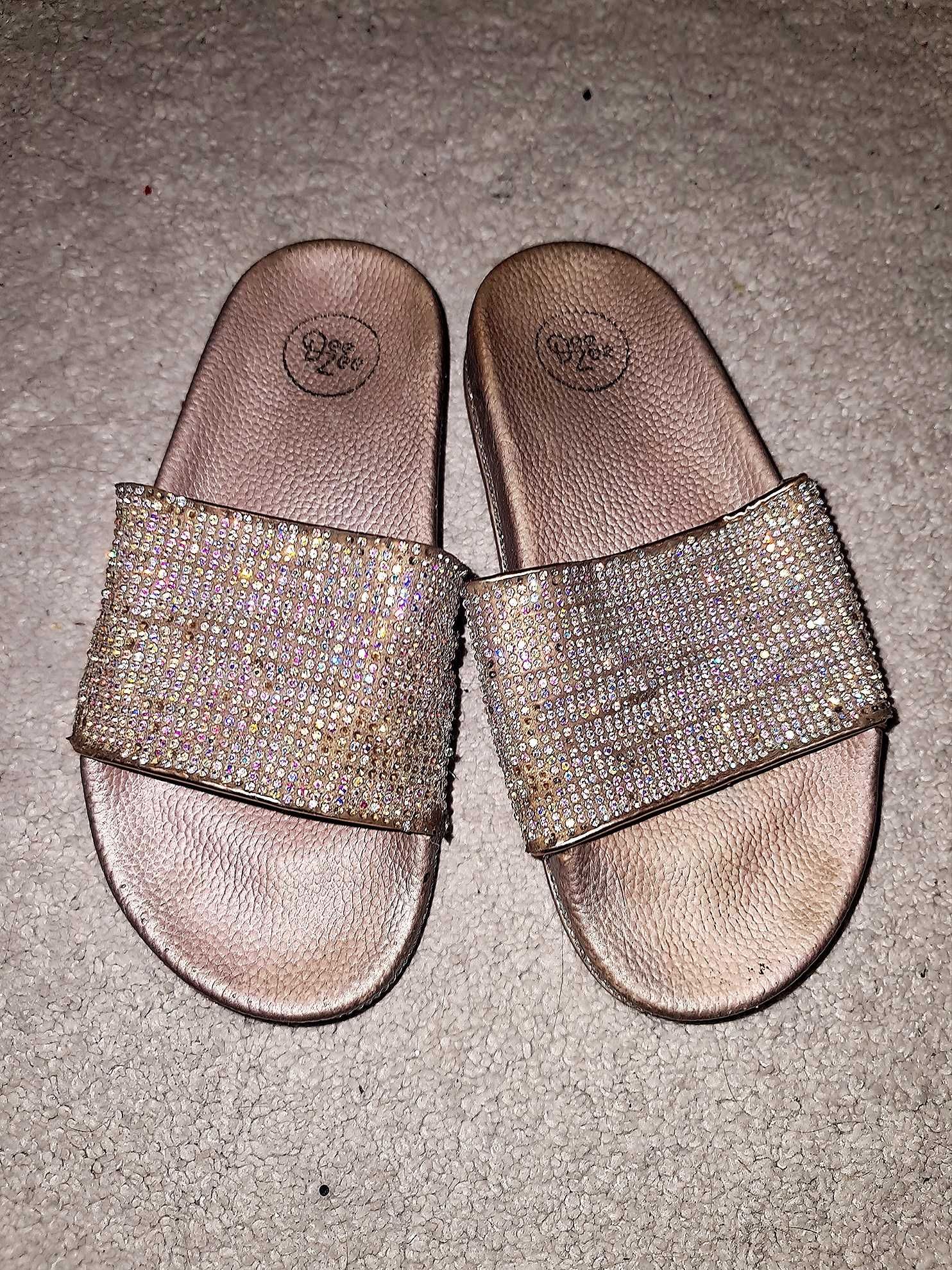 klapki buty kamienie deezze