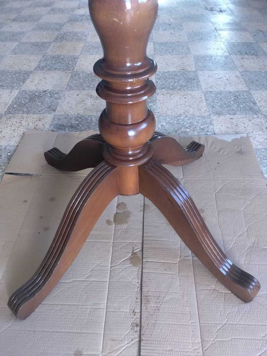 Pé para mesa estilo antigo em mogno