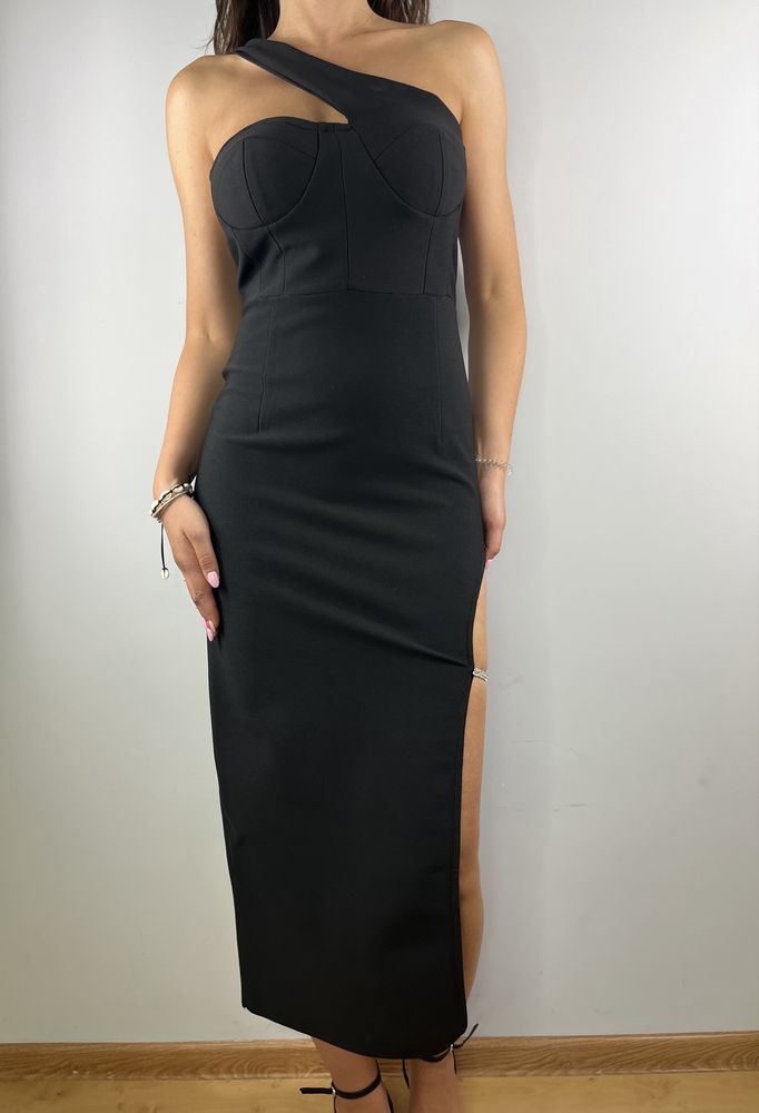 Czarna długa midi sukienka z rozcięciem Catwalk Connection rozmiar M