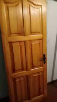 Вхідні двері дерев'яні