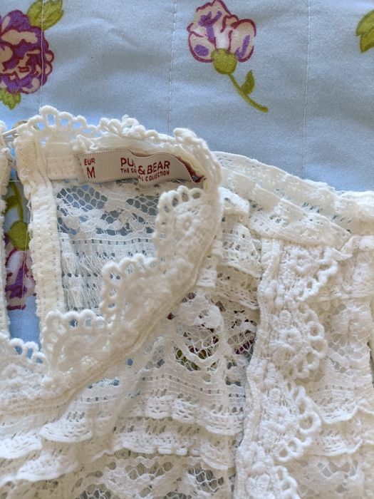 Camisola branca em renda Pull & Bear tamanho M