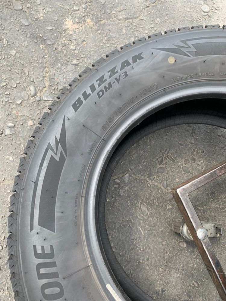 Шини 215/70 R16 Bridgestone зима 2019 рік 6,5/8,5 мм