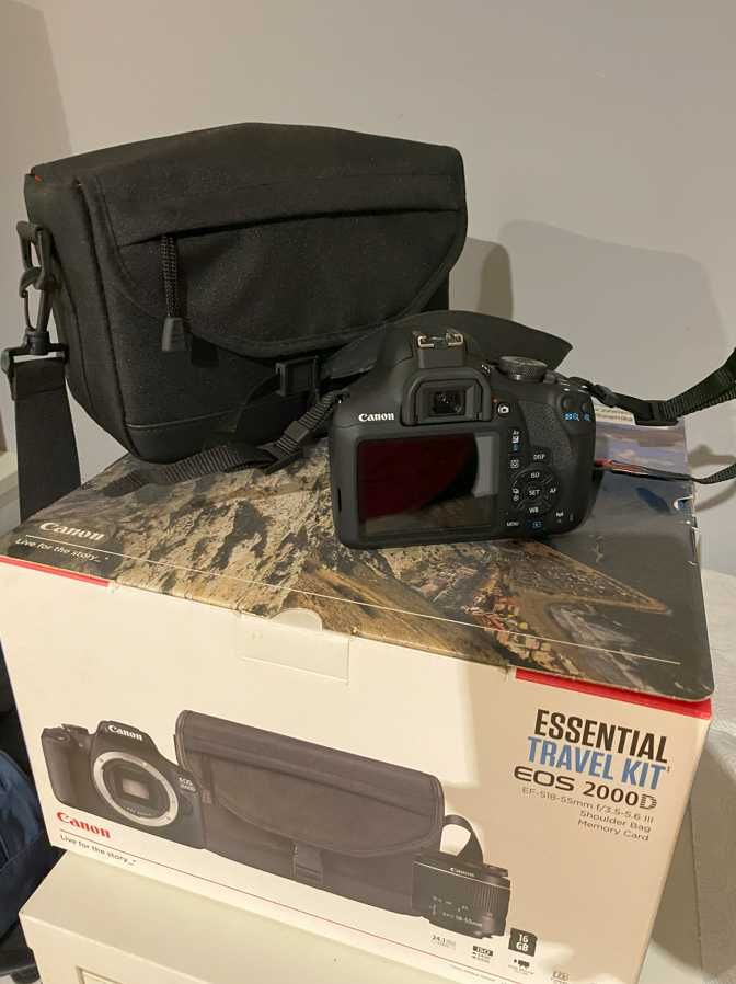 aparat lustrzanka canon eos 2000D essential travel kit