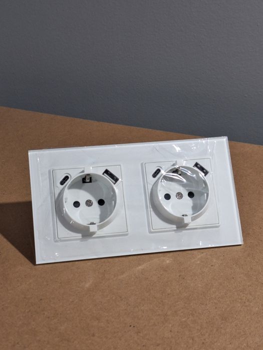 Gniazdko podwójne szklane z portami USB CNBINGO