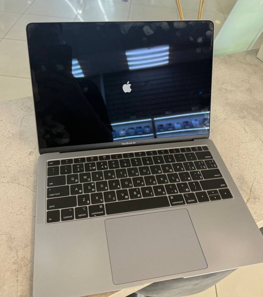 Apple macbook air 13 2019 8/128 на запчасти или ремонт макбук аир 128
