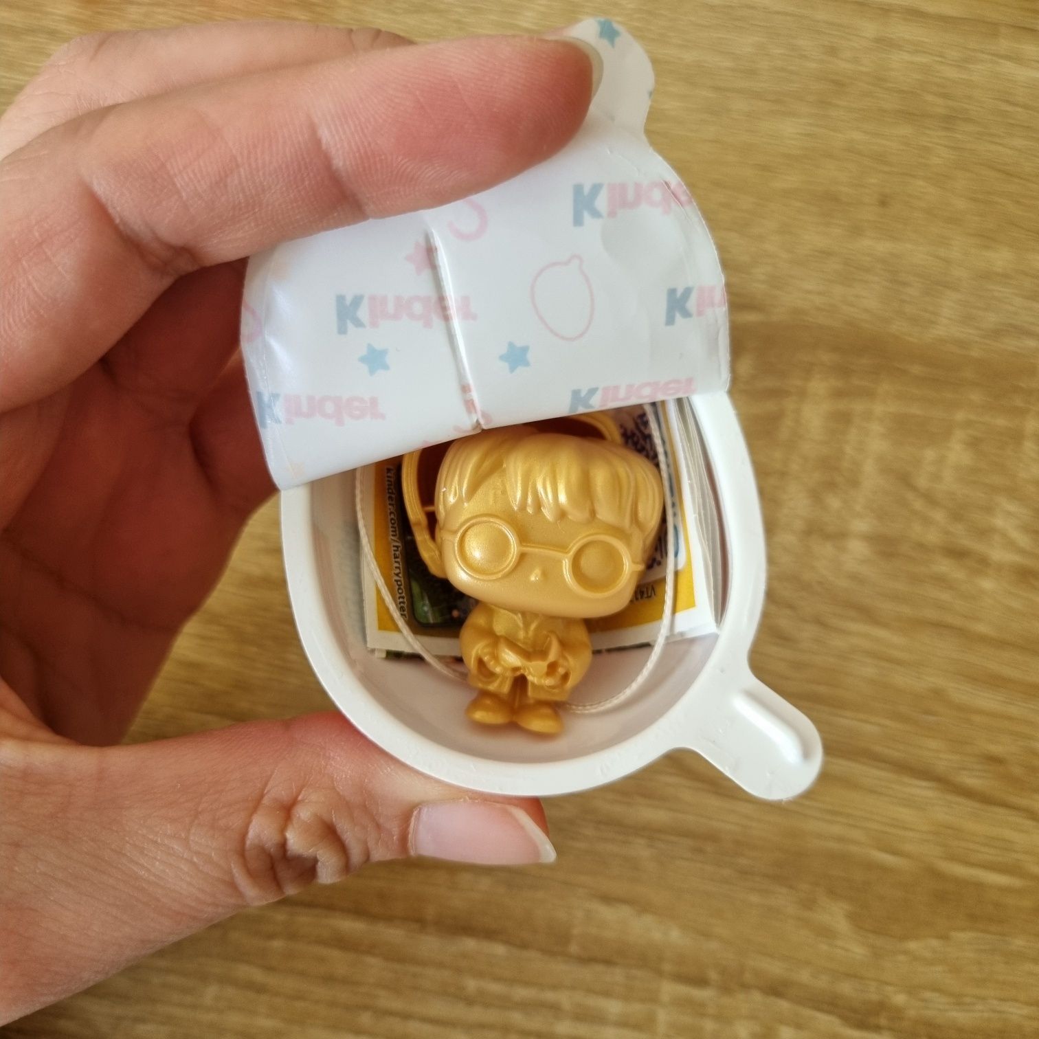 Harry potter figurka kinder joy Harry złoty znicz