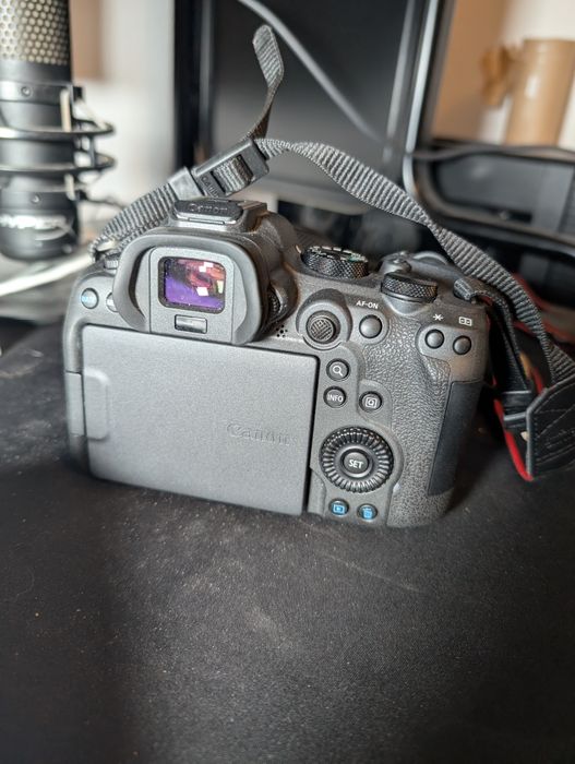 Câmera Canon R6 MKII mais lente RF 24-105mm F4-7.1 IS STM