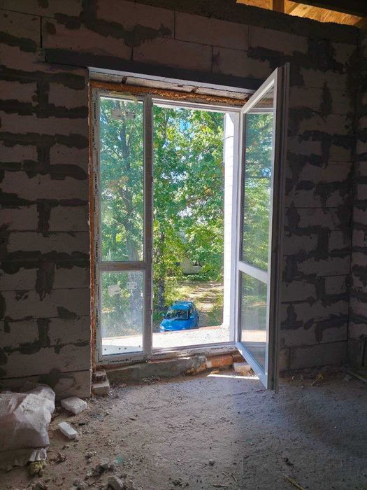 Продам двоповерховий будинок в коттеджному містечку.