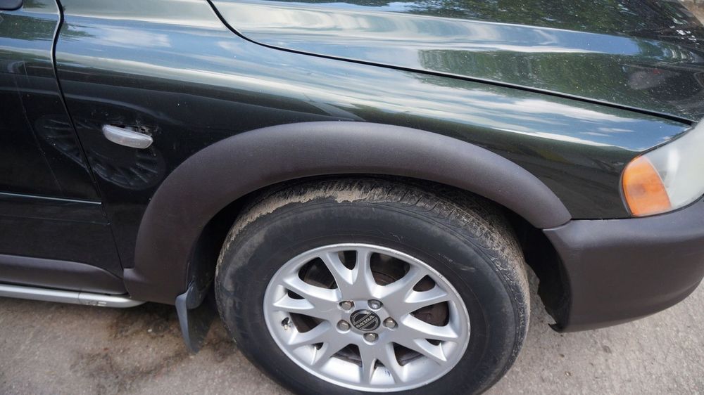 volvo xc70 błotnik prawy przód przedni 465-46 list