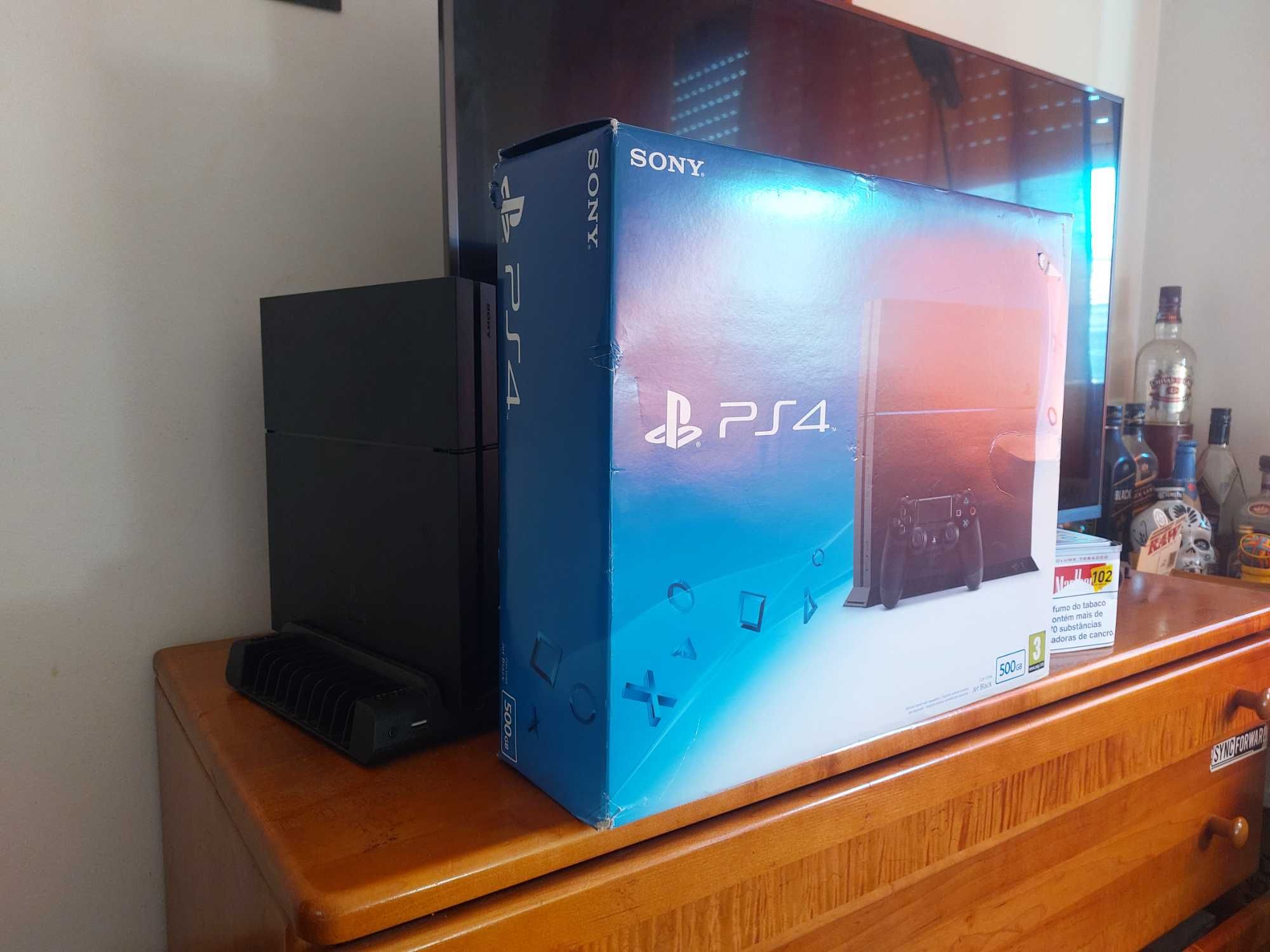 PlayStation 4 com 500GB + Base de refrigeração + 2 Jogos