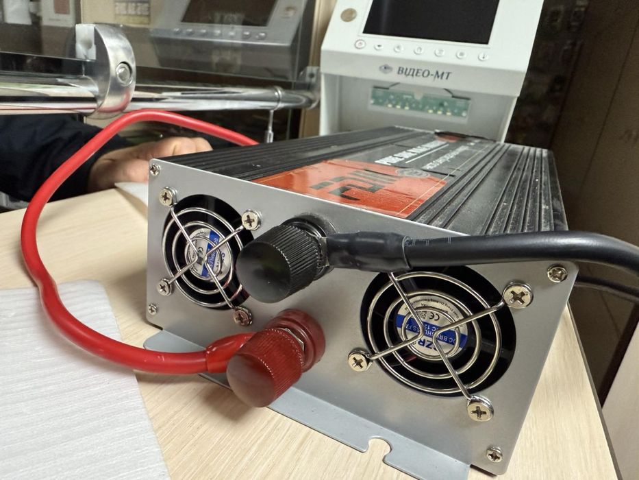 Інвертор відмінної якості з 12v до 220v з чистою синусоїдою 5000Вт.