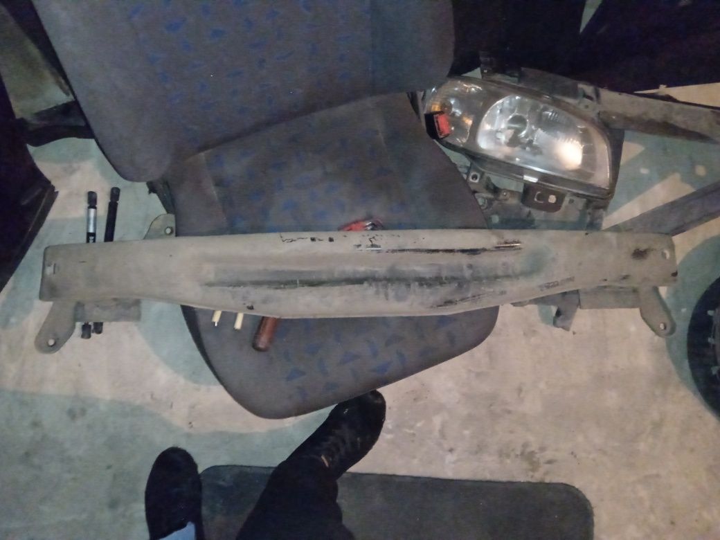Крышка багажника Сеат кордоба 1999-2002 года, усилитель бампера петли