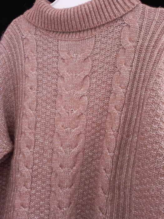 Ładna sweterkowa sukienka beżowo-różowa L