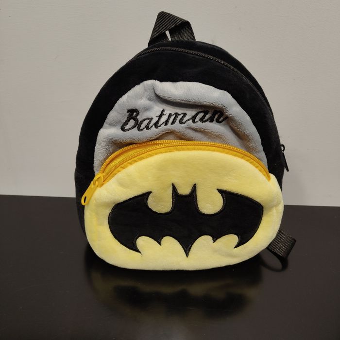 Mały, pluszowy plecak Batman dla przedszkolaka. Stan bardzo dobry.