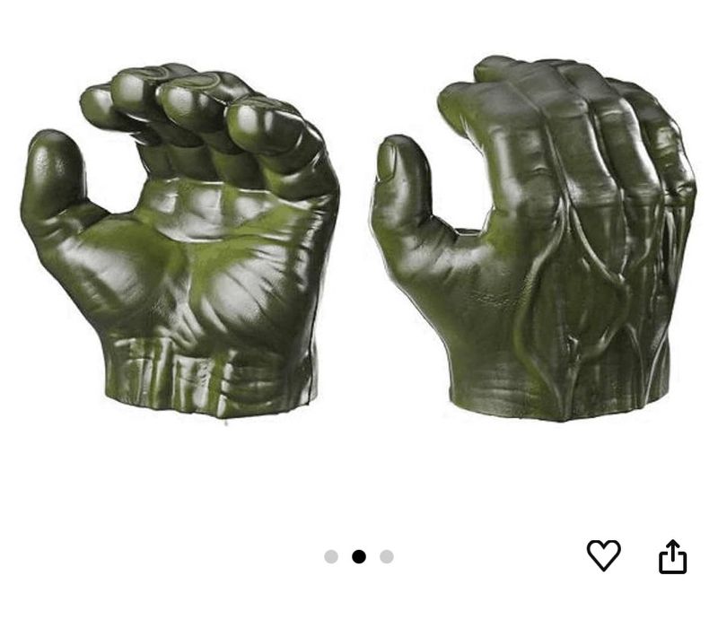 Fato Hulk H&M com luvas da Marvel