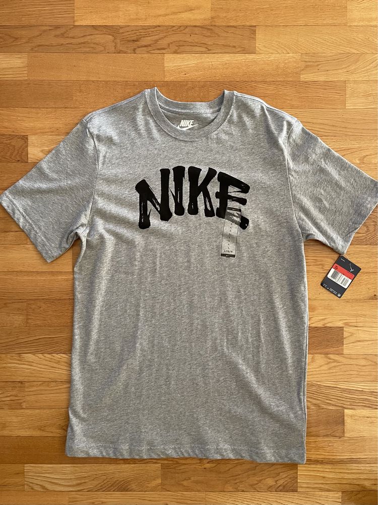 T Shirt  Nike homem tamanho L  nova com etiquetas