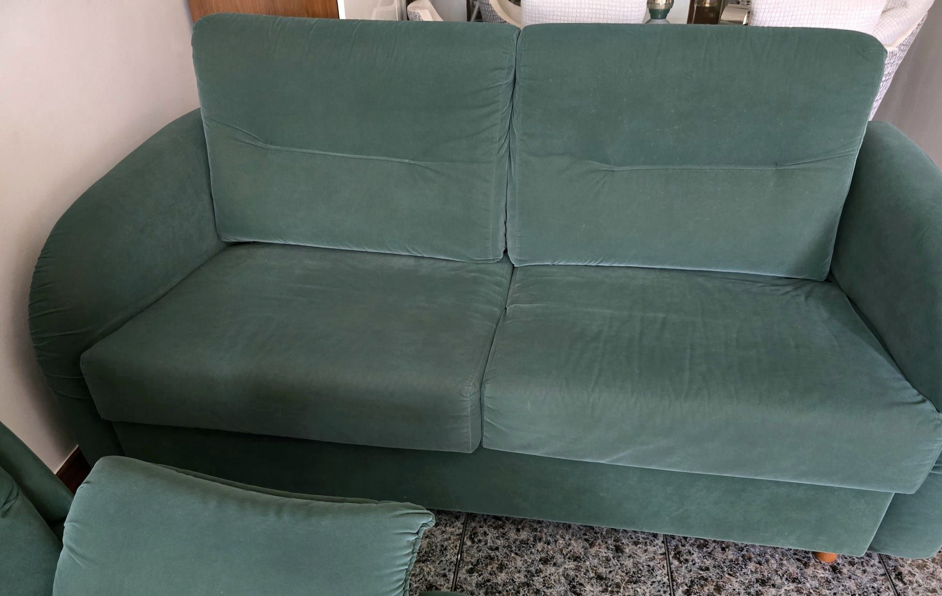 Vendo 2 sofás (cama) em excelente estado