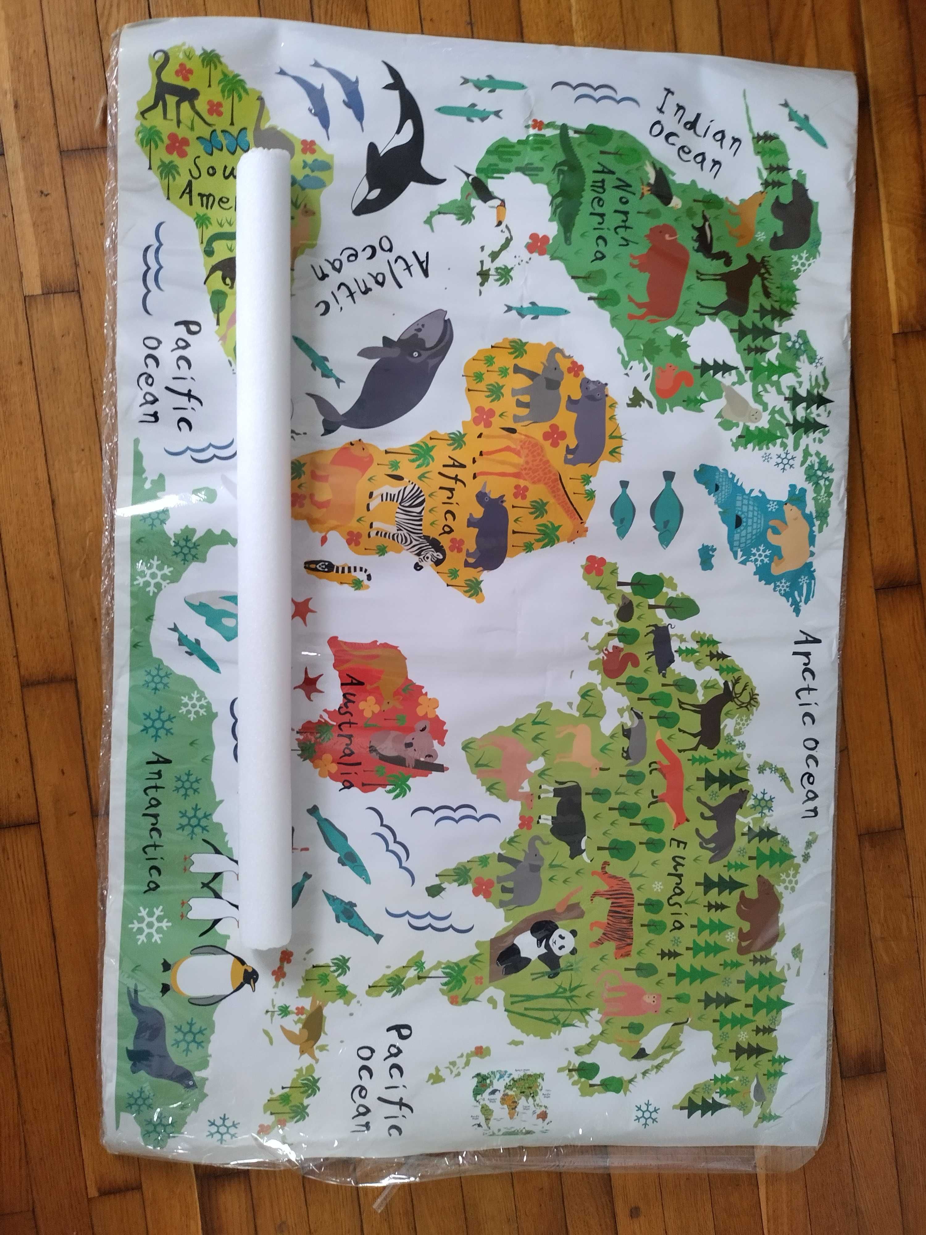 Інтер'єрна наклейка - карта світу з тваринами