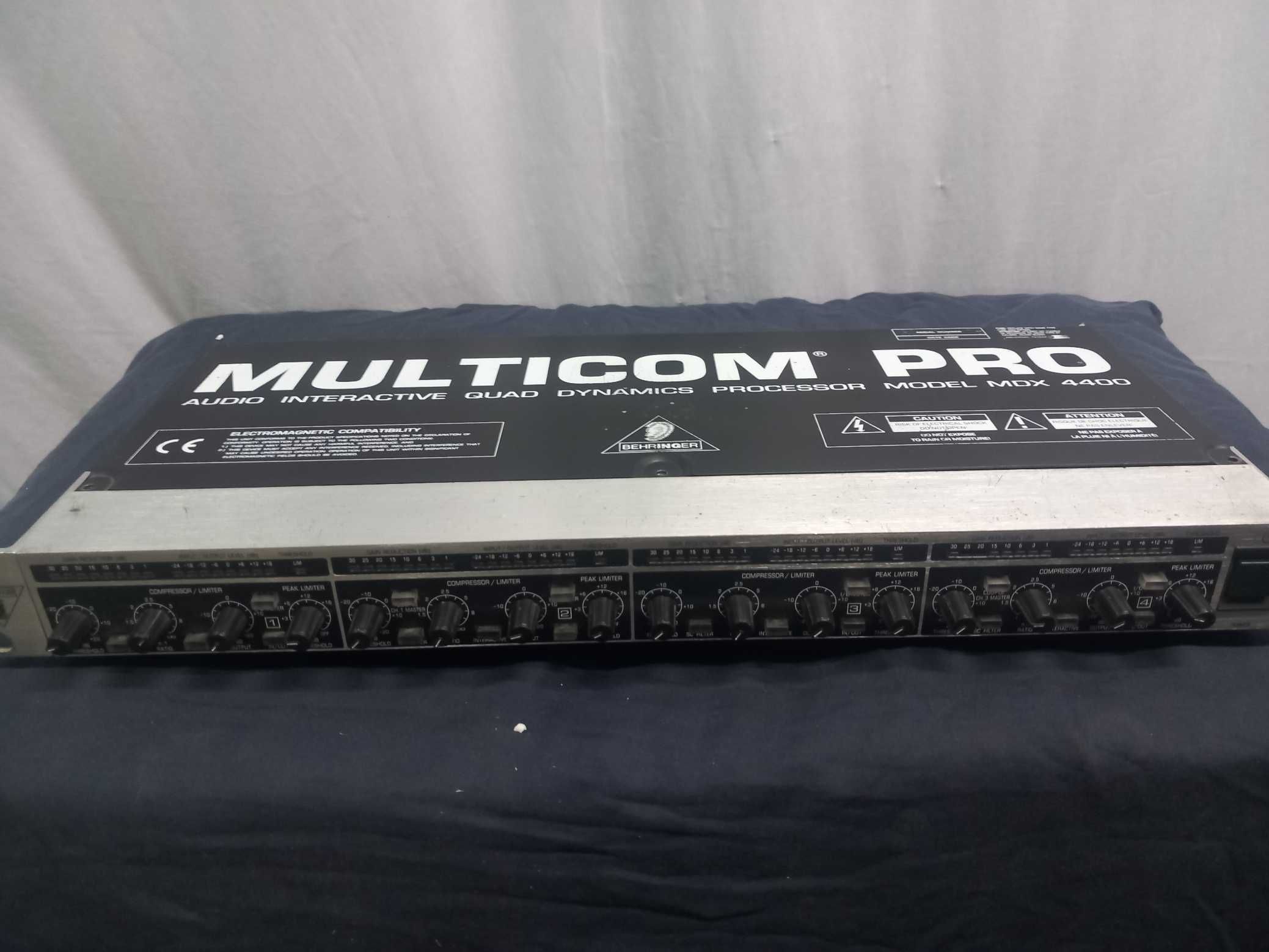 compresor limiter behringer mdx4400