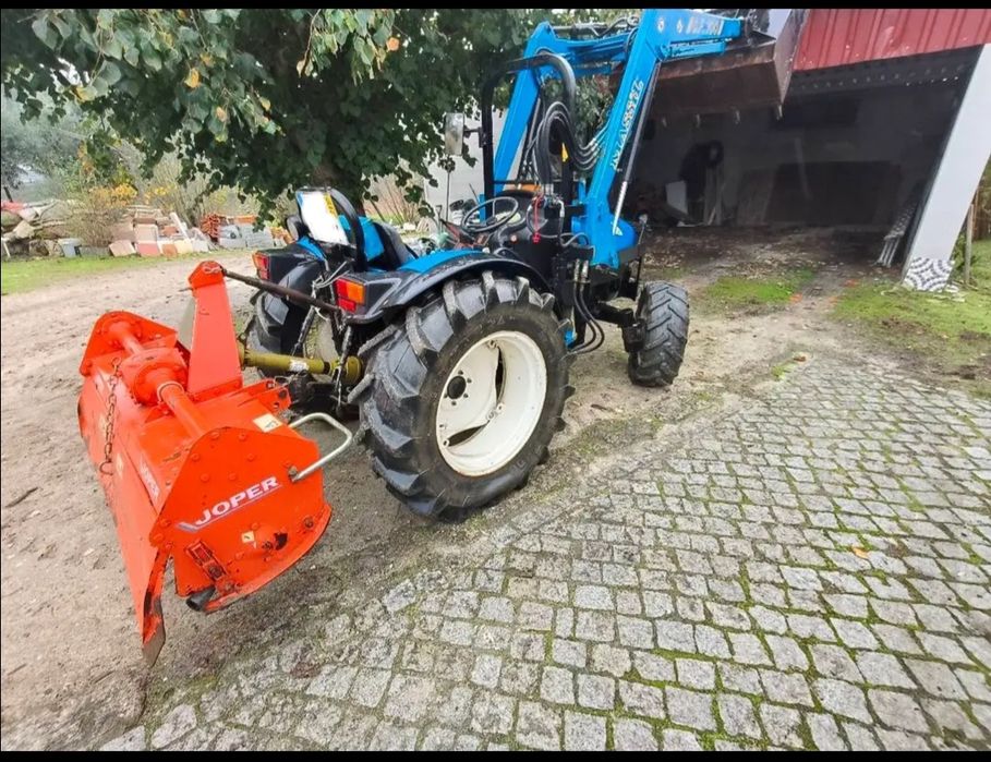 Trator New Holland C/Carregador frontal e fresa joper