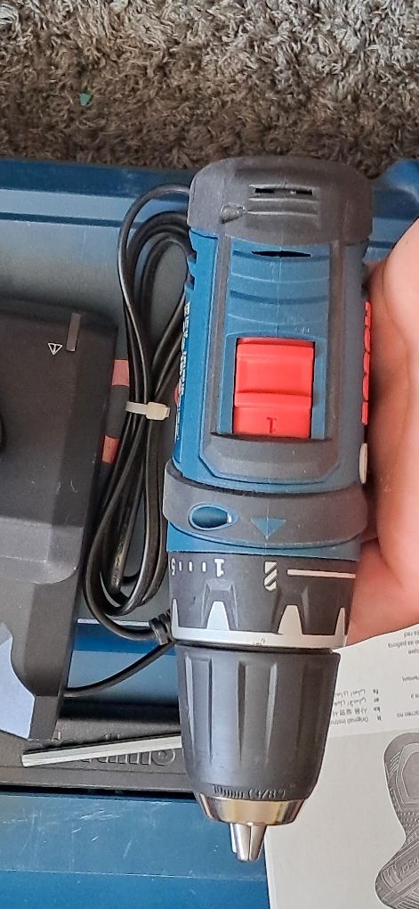 BOSCH GSR V12-15 +gba12v 2.0ah +gal 12v-40 Новий з Європи